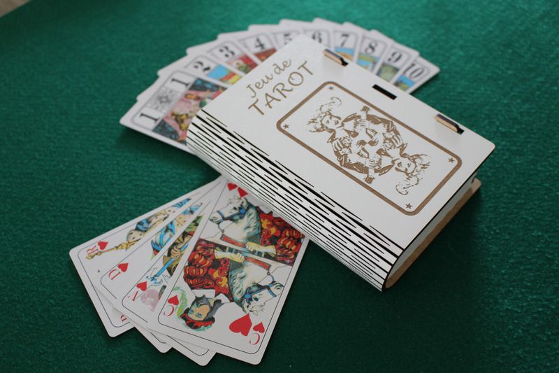 BOITE ETUI POUR JEU DE CARTES BOIS ARTISANAT POLOGNE 16X12CM - boite  artisanale jeux de cartes tarot - boite a jeux de tarot